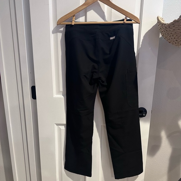 Figs Scrub Cargo Pants - Picture 5 of 7